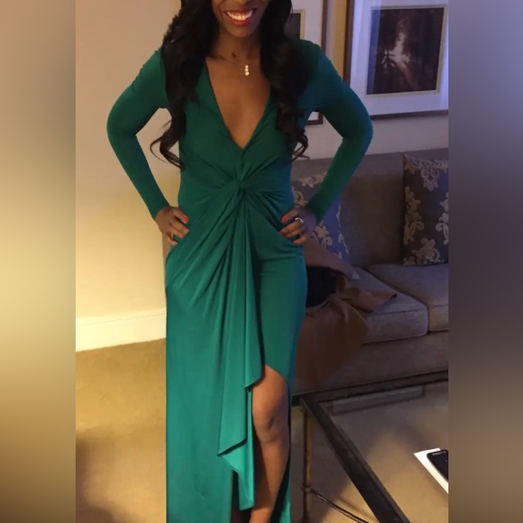 Green gown - Picture 1 of 5